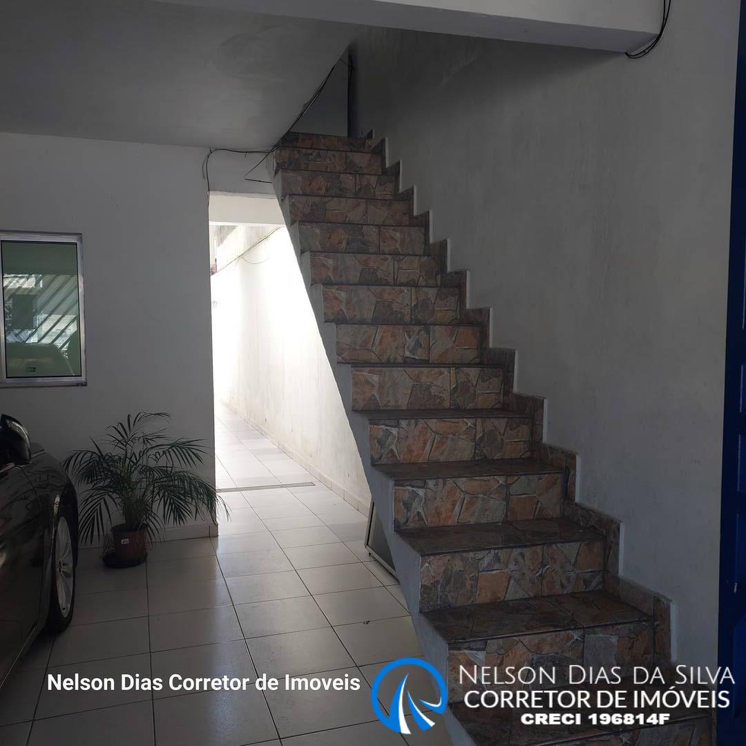 Casa à venda com 6 quartos, 180m² - Foto 3