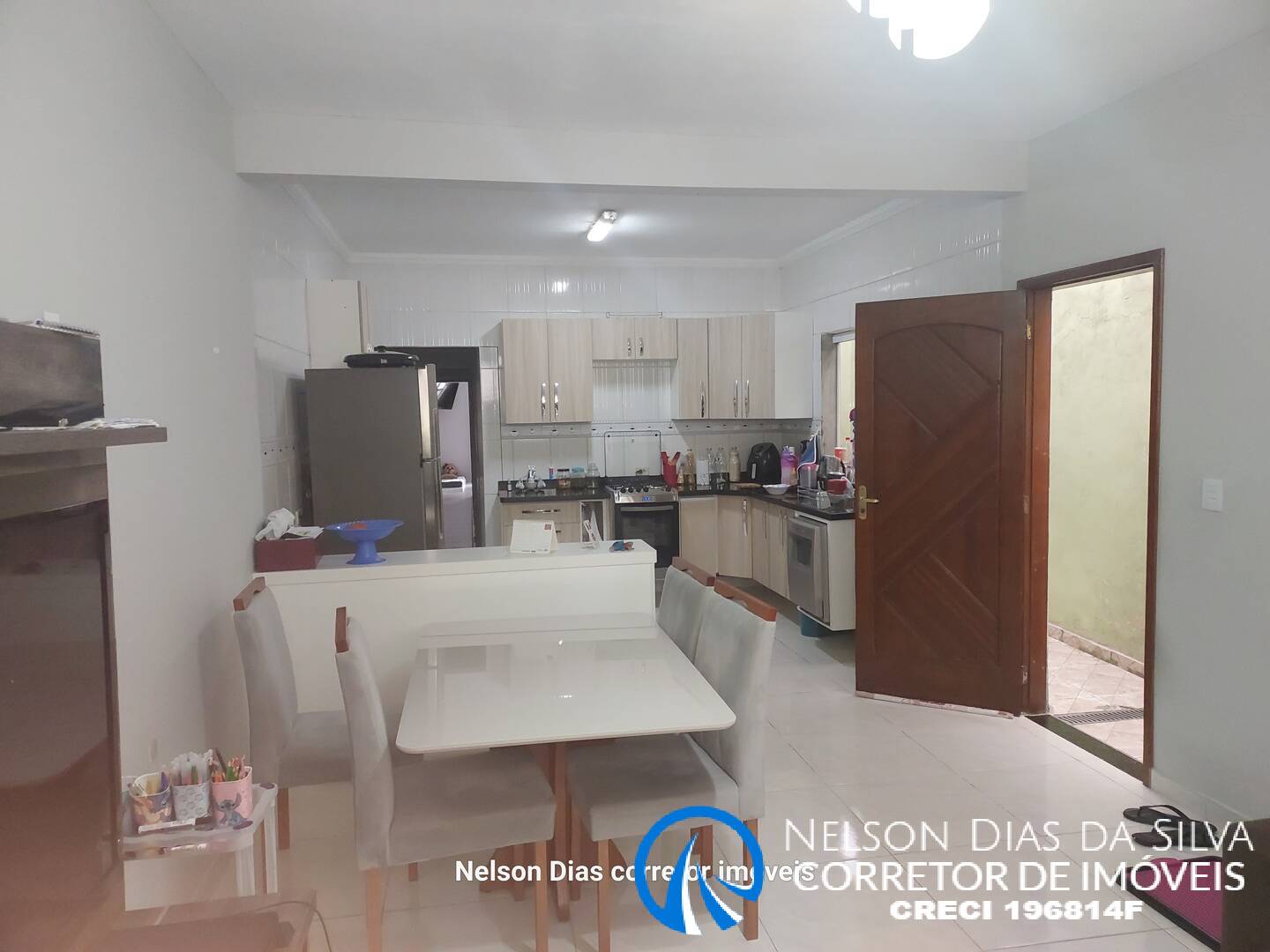 Casa à venda com 3 quartos, 190m² - Foto 2